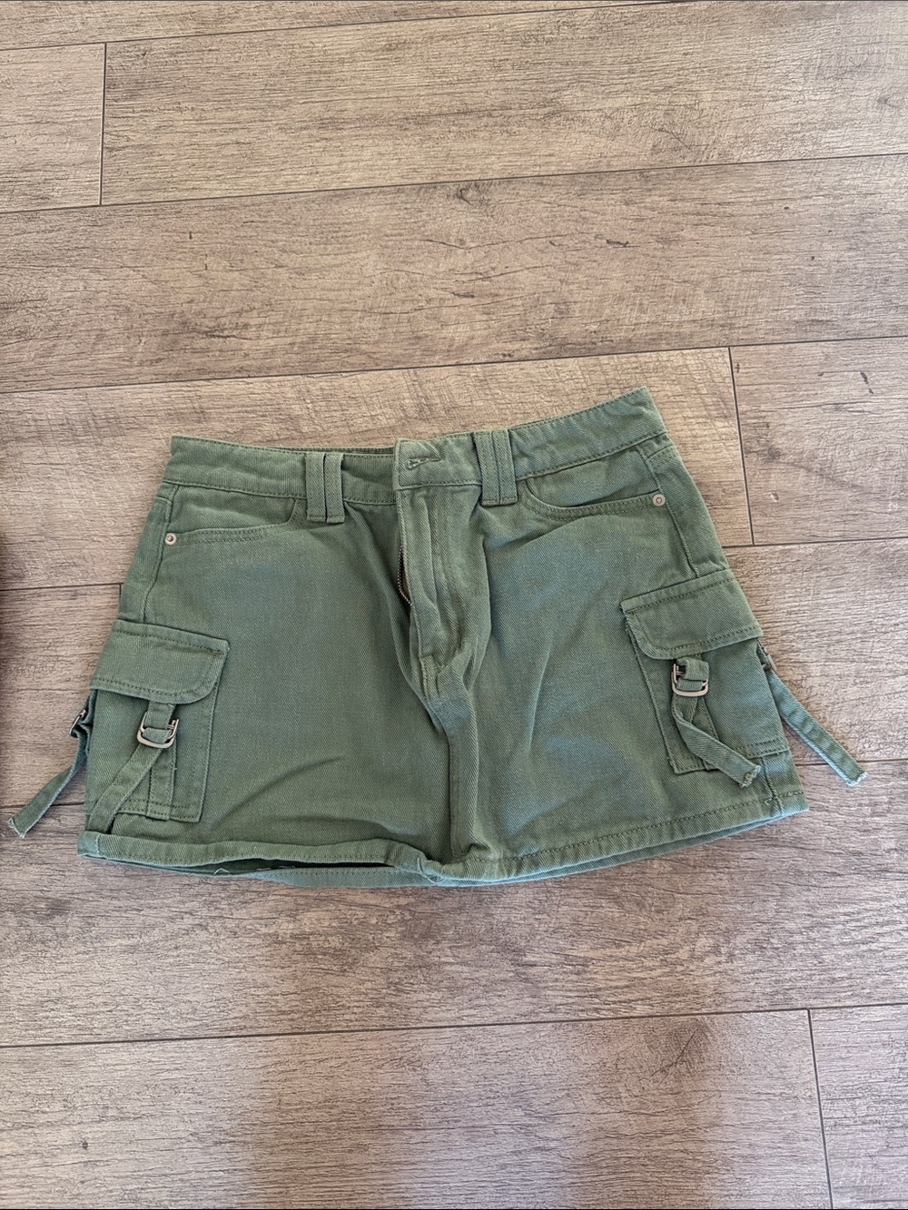 Women's Olive Cargo Shorts - Casual Utility Style